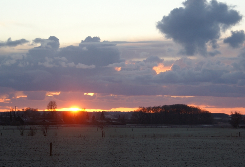 Solnedgang i den grnne kile til Lillerd landsby